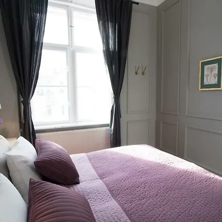 Stunning 2 Bdrm In Top Location Lägenhet
