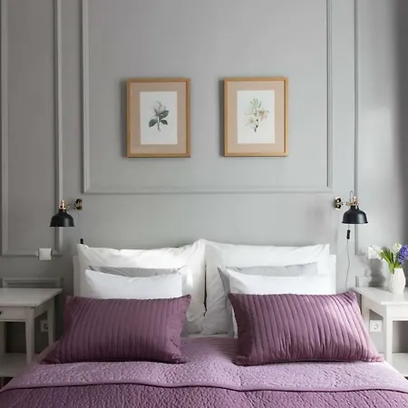 Stunning 2 Bdrm In Top Location * Budapest