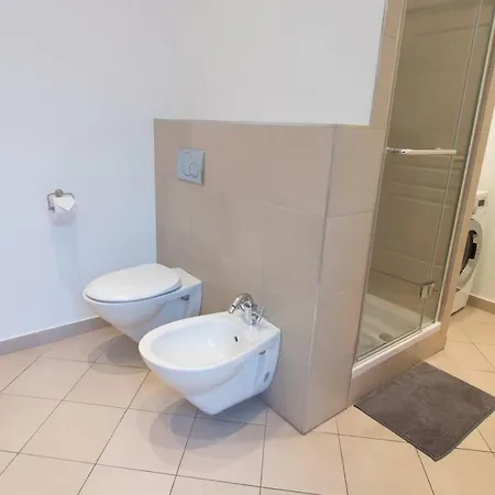 Lägenhet Stunning 2 Bdrm In Top Location