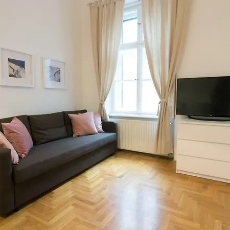 Stunning 2 Bdrm In Top Location *