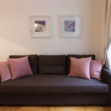 Stunning 2 Bdrm In Top Location