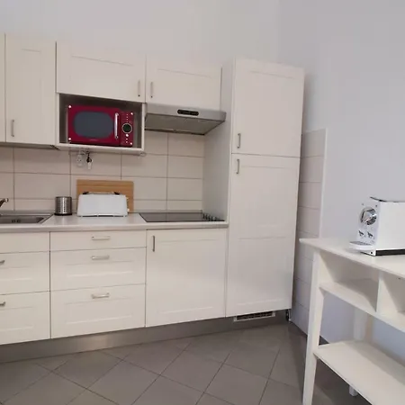 Stunning 2 Bdrm In Top Location Budapest