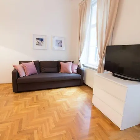 Stunning 2 Bdrm In Top Location Lägenhet Budapest