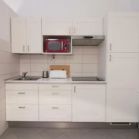 Stunning 2 Bdrm In Top Location